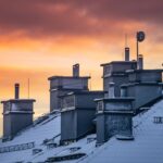 Nasady kominowe w budynkach wielorodzinnych – kto decyduje o montażu i jakie są ograniczenia techniczne